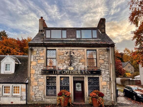 The Gateside Inn Autumn External