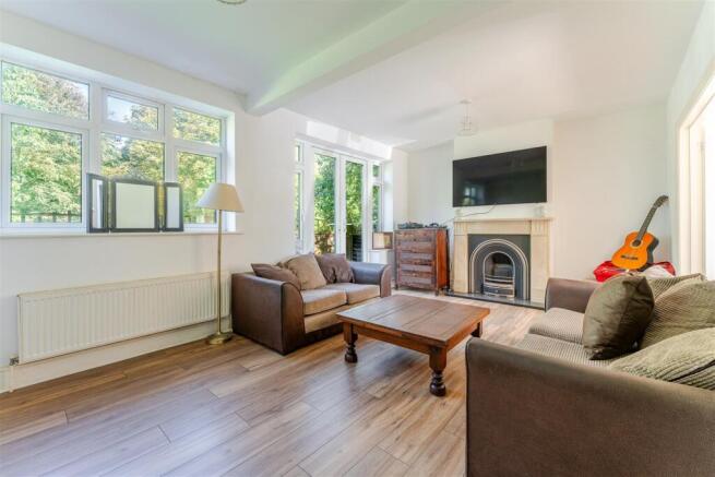 Versatile home offering substantial accommodation within Yatton's North End photo 4