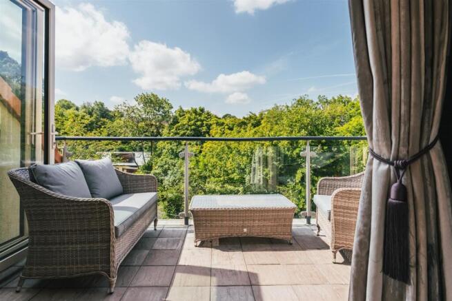3 bed Apartment for sale Image 3