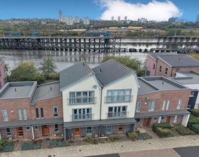 Dobson Courtyard, The Staiths, Gateshead, NE8
