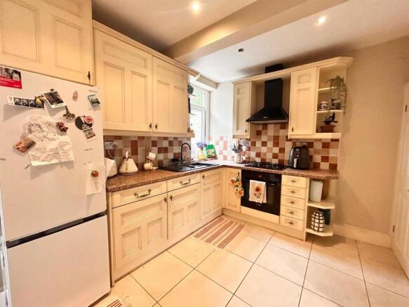 2 bed Terraced for sale Image 5
