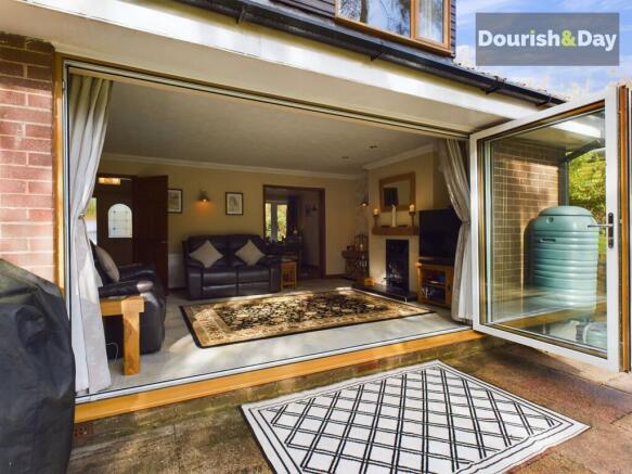 Lounge Bi-Folds