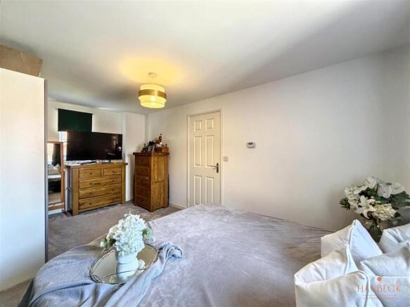 3 bed Semi-Detached for sale Image 10