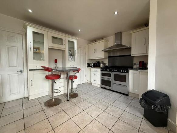 2 bed End of Terrace to rent Image 5
