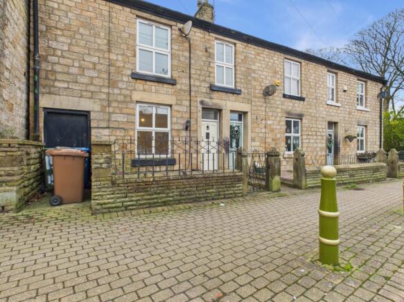 CAM03729G0-PR0200-STILL018