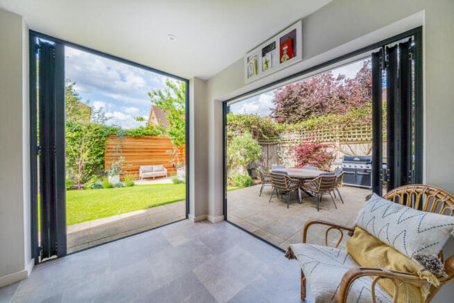 1304413-25-684331...