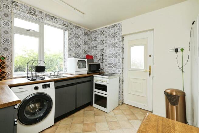 3 bed Semi-Detached for sale Image 8