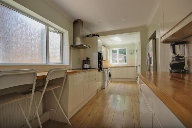 4 bed Semi-Detached for sale Image 5