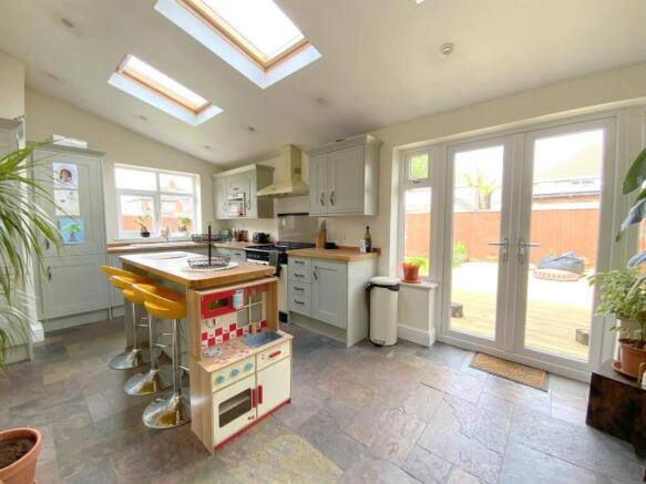 KITCHEN BREAKFAST ROOM