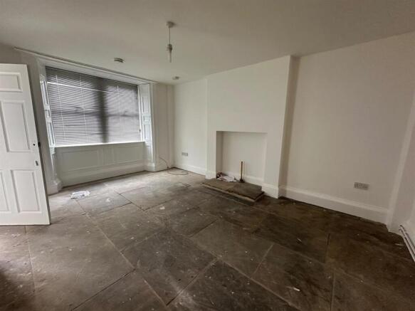 3 bed Terraced to rent Image 4