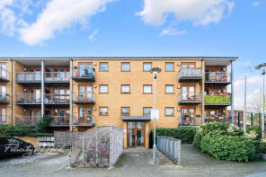 Flat 13, 68 George Downing Estate, Cazenove Road, Hackney, London N16 6BW