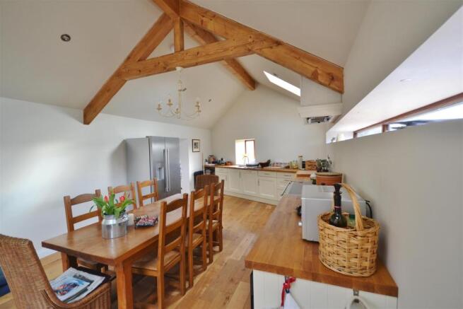 KITCHEN / DINING ROOM