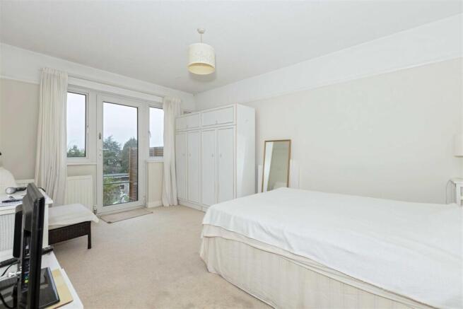 Westfield Close, Brighton photo 4