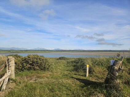 The Drive, Bodorgan, LL62