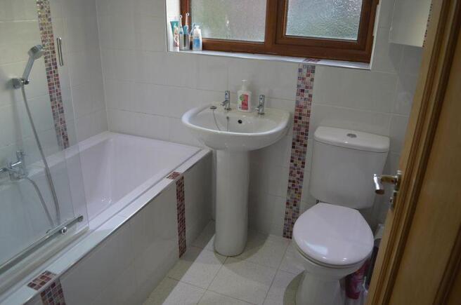 FAMILY BATHROOM