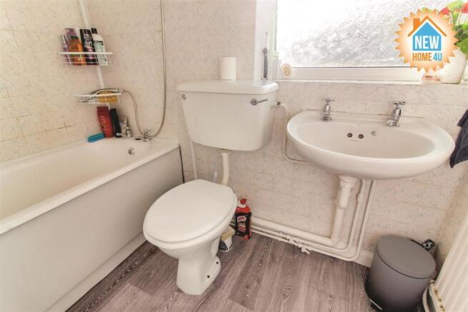 FAMILY BATHROOM: