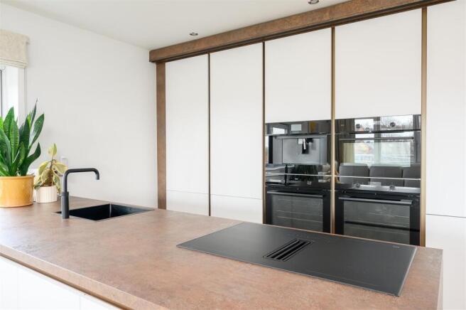 2 bed Apartment to rent Image 10