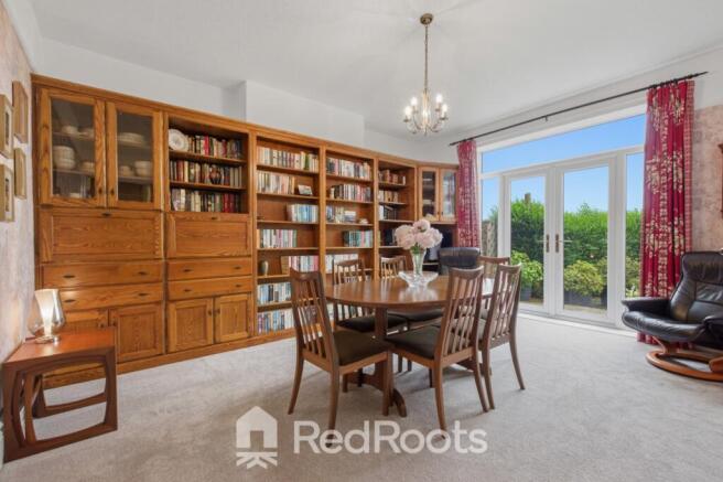 5 bed Semi-Detached for sale Image 11