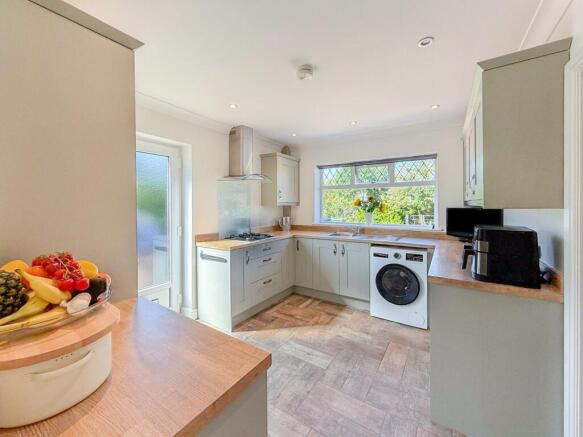 4 bed Detached for sale Image 4