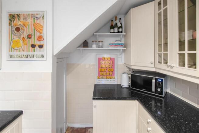 IMG_4380 Kitchen 2.jpg