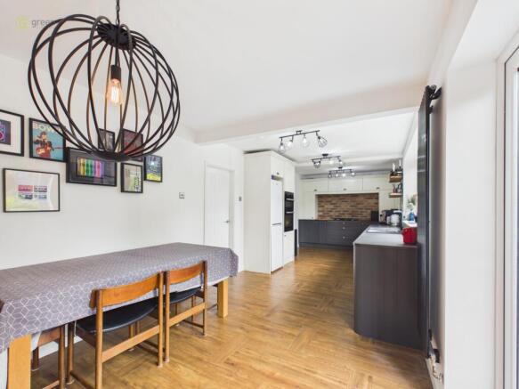 b0330230152c41479d15f3866f21d24b100cam03830g0pr0304still014