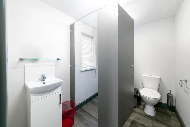 4 bed House for sale Image 12