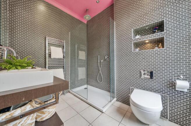 3 bed Terraced to rent Image 6