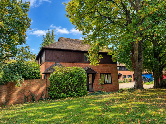 Hazel Gardens, Sonning Common photo 2