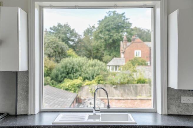 3 bed Flat to rent Image 6