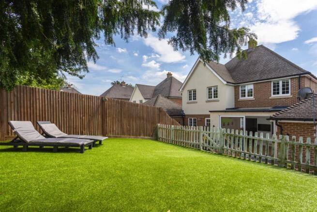 house-willow-close-banstead-110.jpg