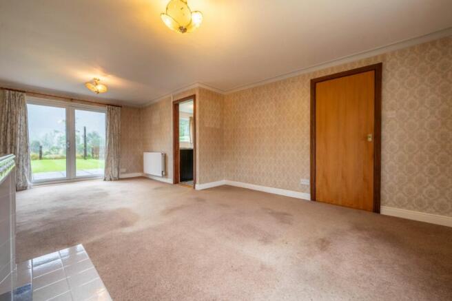 SITTING/DINING ROOM