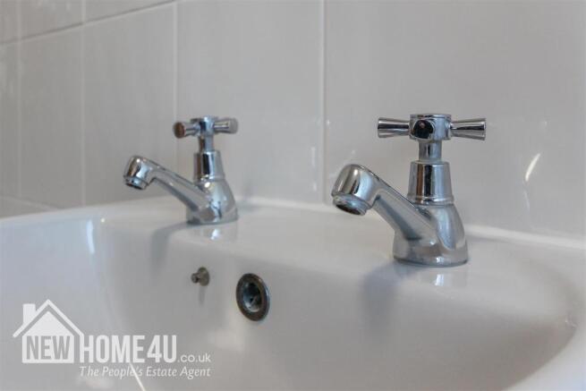 FAMILY BATHROOM: