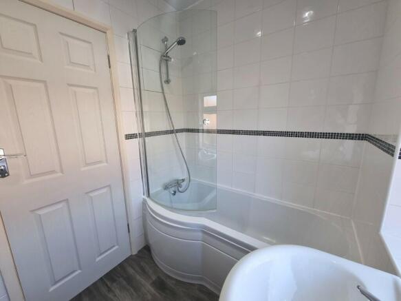 2 bed Apartment to rent Image 6