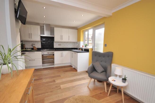 KITCHEN DINING ROOM
