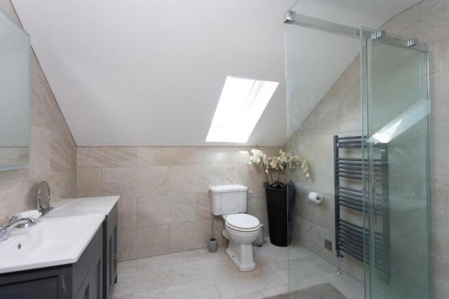 4 bed Detached for sale Image 10