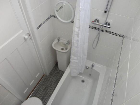 FIRST FLOOR BATHROOM