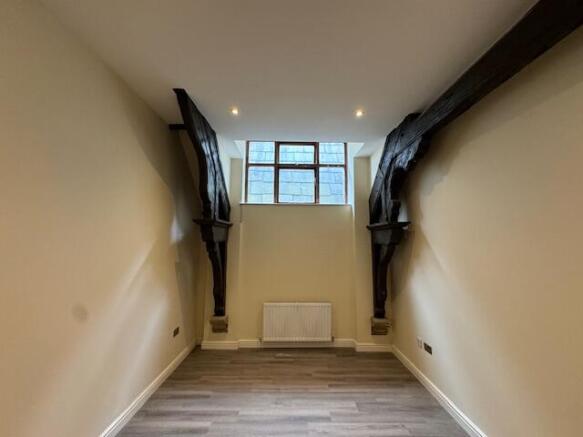 2 bed Flat to rent Image 11
