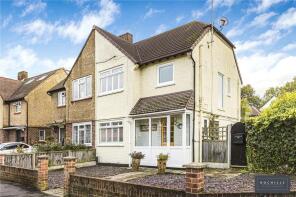 91, Vaux Crescent, Hersham, Walton-on-thames KT12 4HF