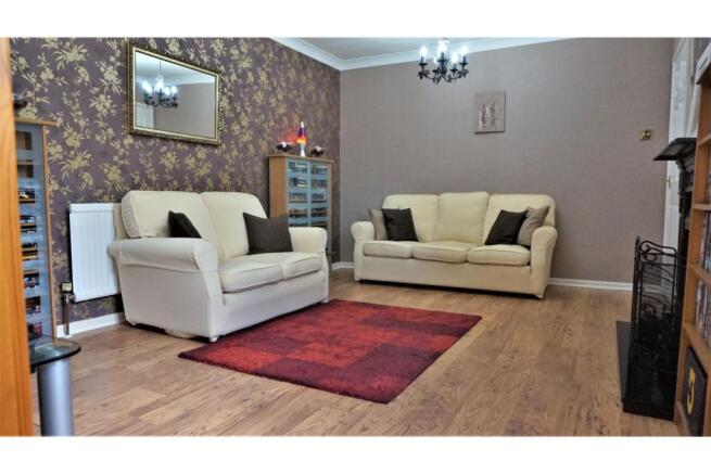 Bed 3 / Dining Room