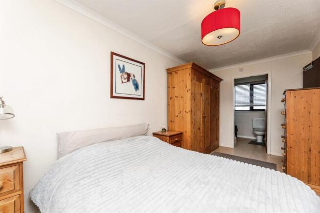 3 bed Semi-Detached for sale Image 10