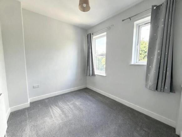 2 bed Terraced to rent Image 4