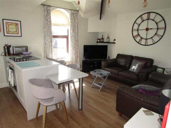 2 bed Apartment for sale Image 7