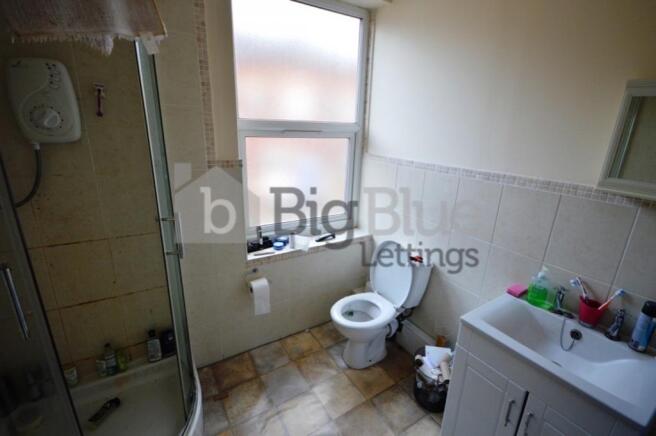 3 bed House Share to rent Image 7