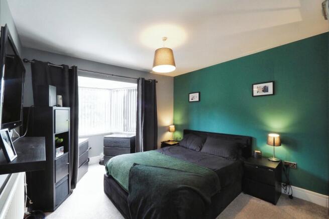 Large Double Master Bedroom with Bay