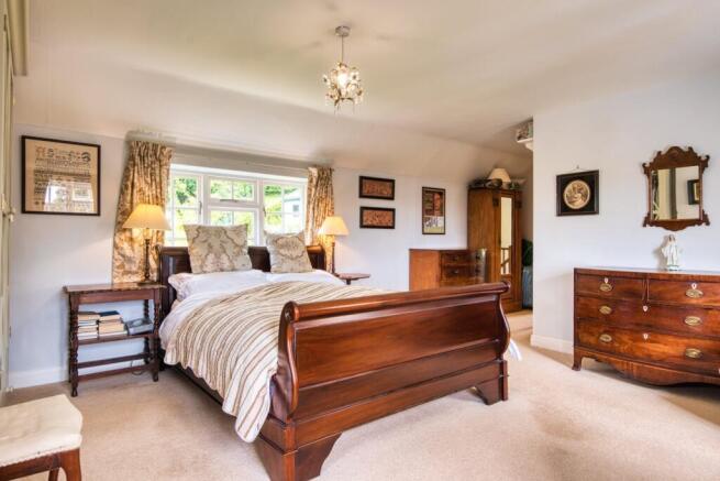 4 bed Detached for sale Image 12