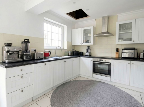 Castles Close, Stotfold, Hitchin, Bedfordshire, SG5 4BY photo 4