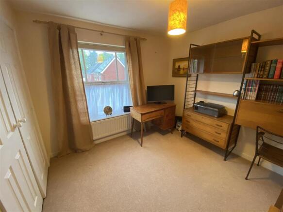 BEDROOM 4