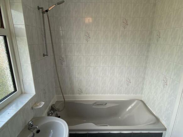 Bathroom 1.jpg