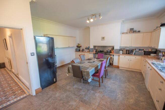 4 bed Terraced for sale Image 5
