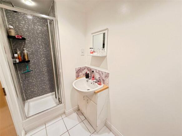 2 bed Flat for sale Image 9